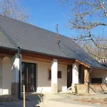 Toparti Idill Vendeghaz فيلة *